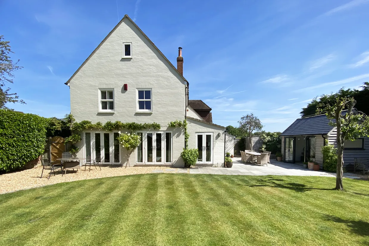 St. Georges Road, Farnham, GU9 photo 1