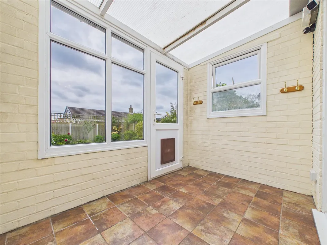 2 bedroom property for sale in Richmond Rise Reepham - £250,000