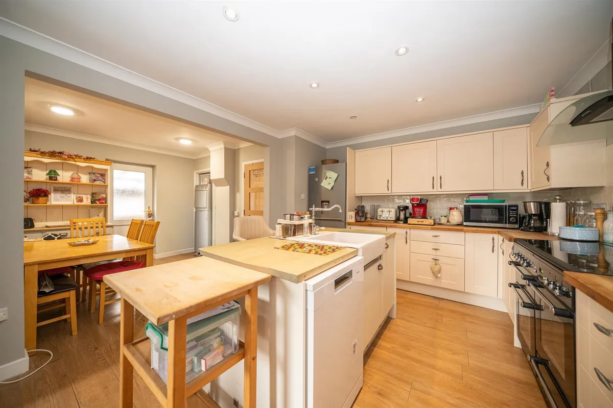 Blows Road, Dunstable, Bedfordshire, LU5 4DB