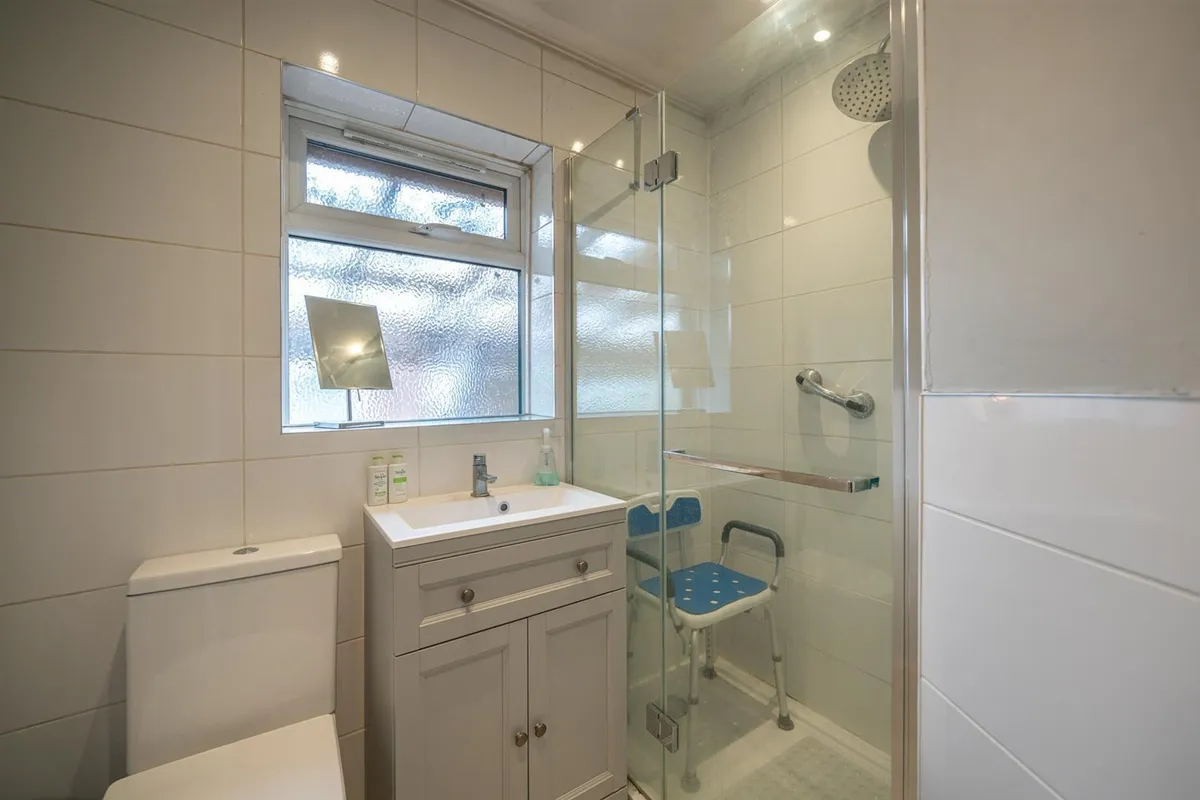 Blows Road, Dunstable, Bedfordshire, LU5 4DB