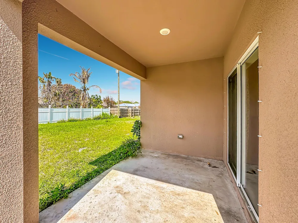 525 SW Twig Ave, Port St Lucie, FL 34983