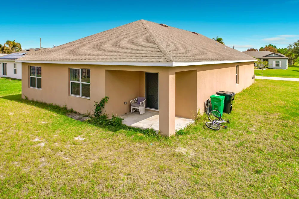 525 SW Twig Ave, Port St Lucie, FL 34983