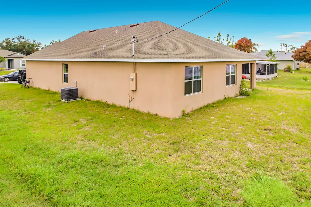 525 SW Twig Ave, Port St Lucie, FL 34983