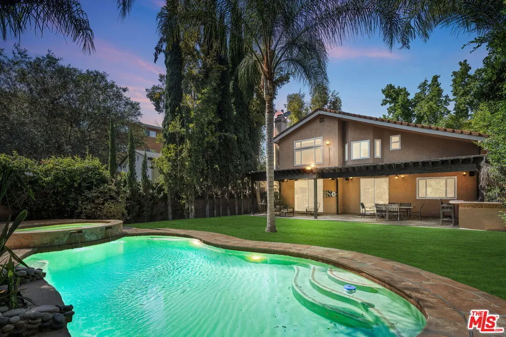 15232 Hartsook St, Sherman Oaks, CA 91403