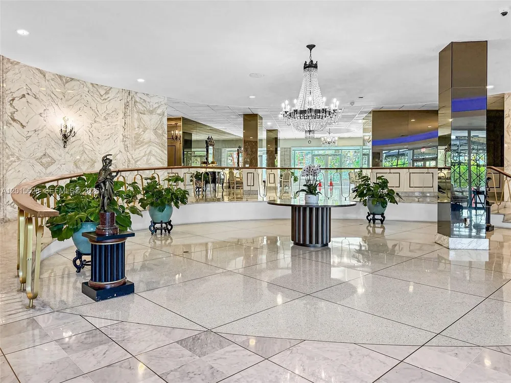 5255 Collins Ave, Miami Beach, FL 33140