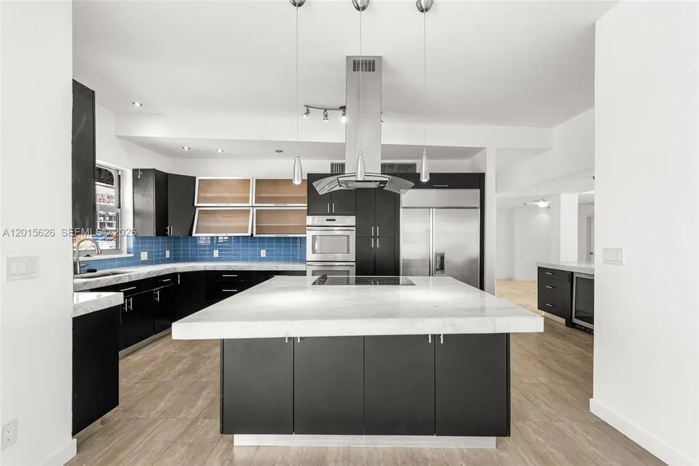 5255 Collins Ave, Miami Beach, FL 33140