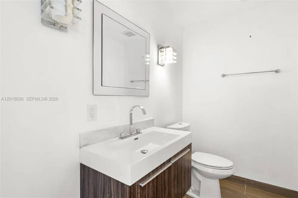 5255 Collins Ave, Miami Beach, FL 33140