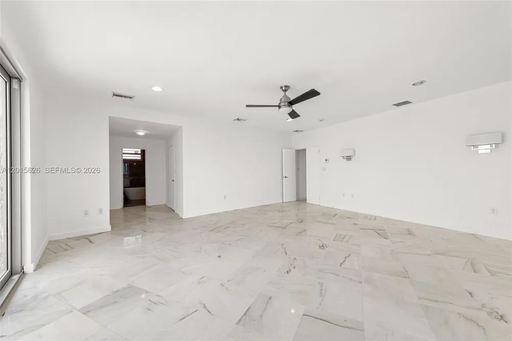 5255 Collins Ave, Miami Beach, FL 33140
