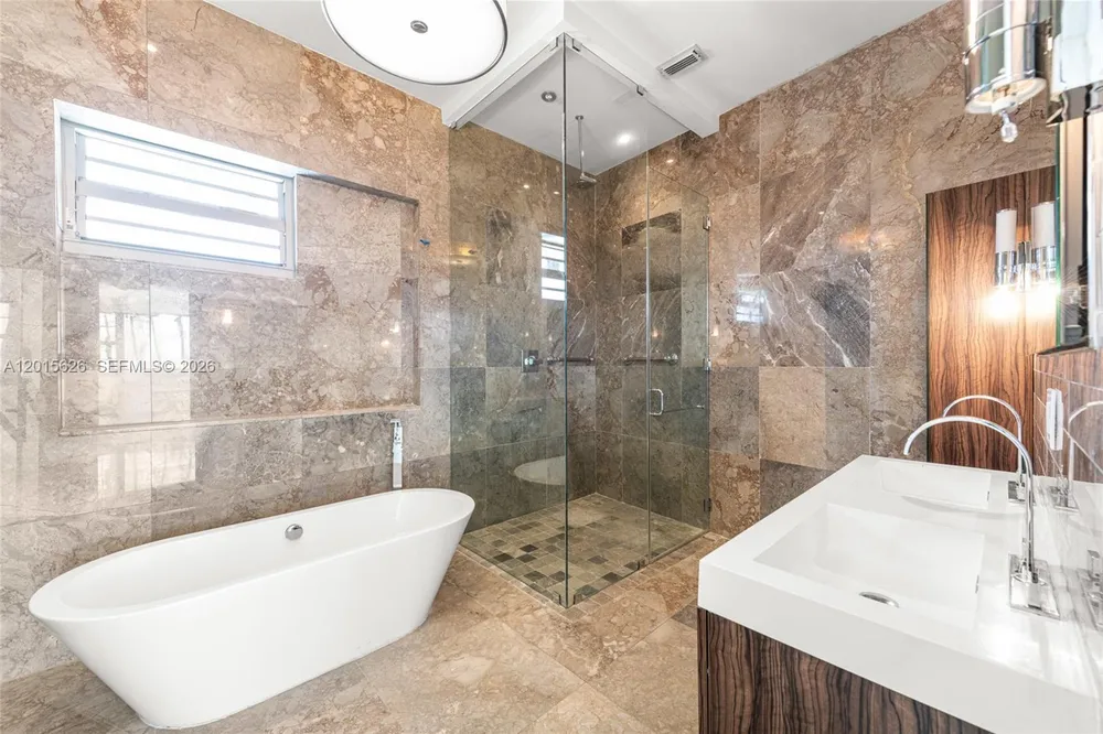 5255 Collins Ave, Miami Beach, FL 33140