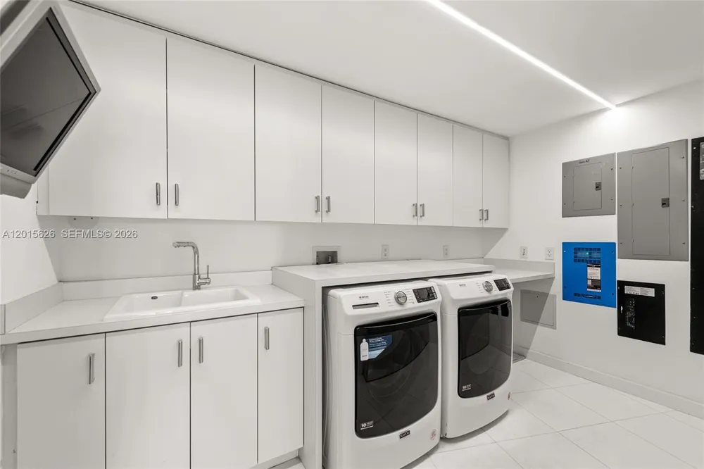 5255 Collins Ave, Miami Beach, FL 33140