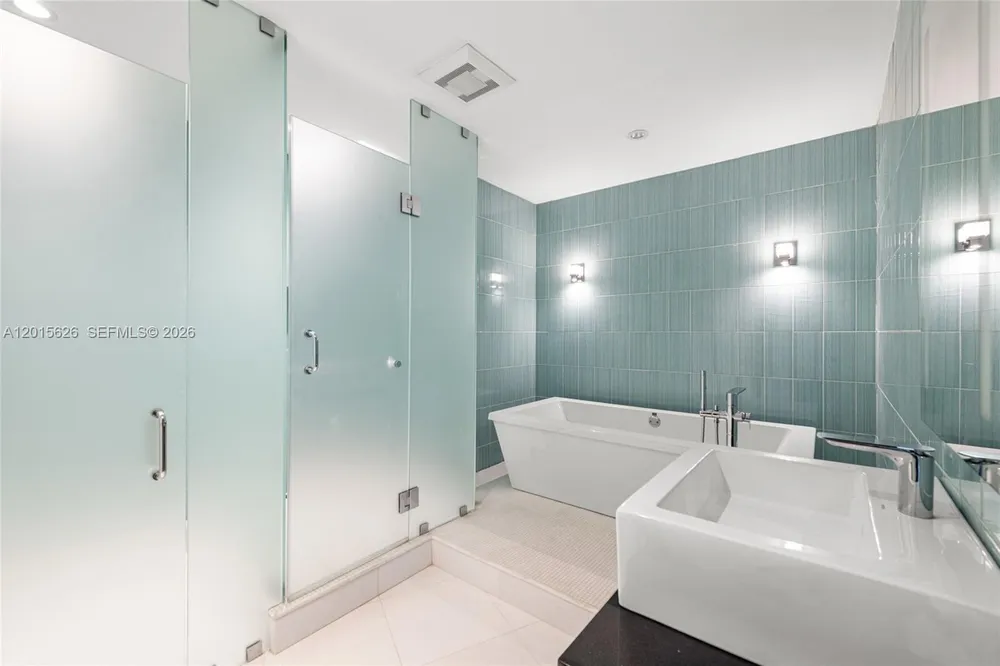 5255 Collins Ave, Miami Beach, FL 33140