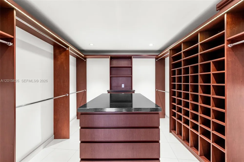 5255 Collins Ave, Miami Beach, FL 33140