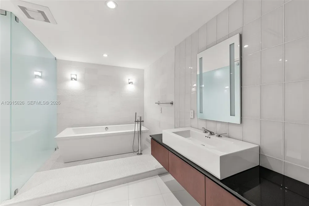 5255 Collins Ave, Miami Beach, FL 33140
