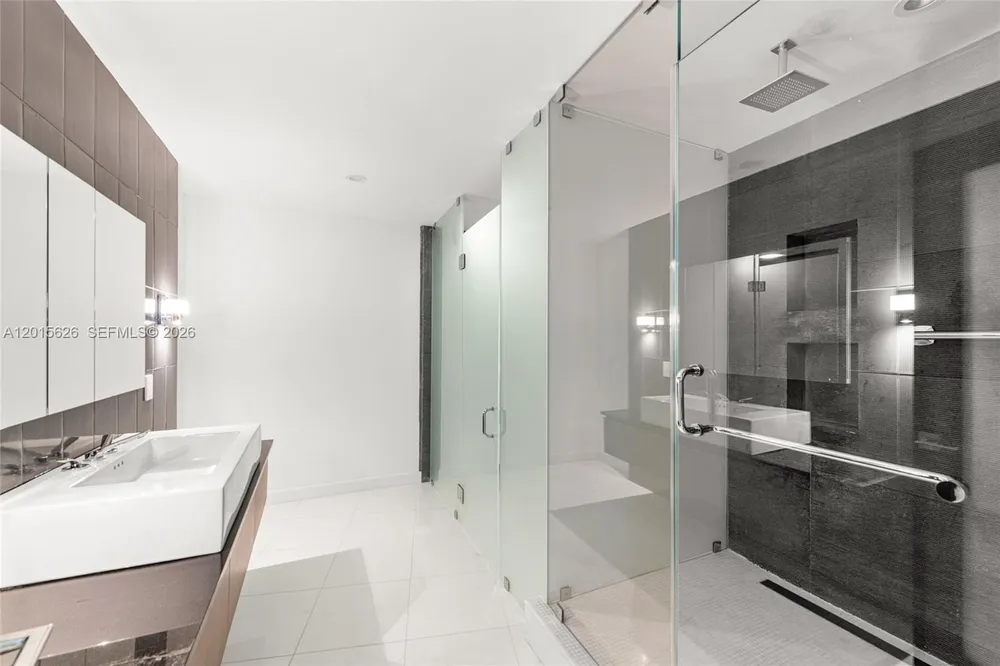 5255 Collins Ave, Miami Beach, FL 33140