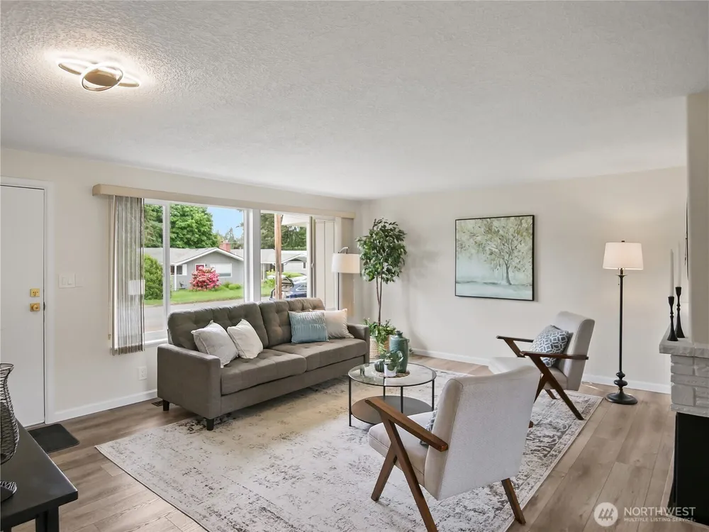 944 165th Ave SE, Bellevue, WA 98008