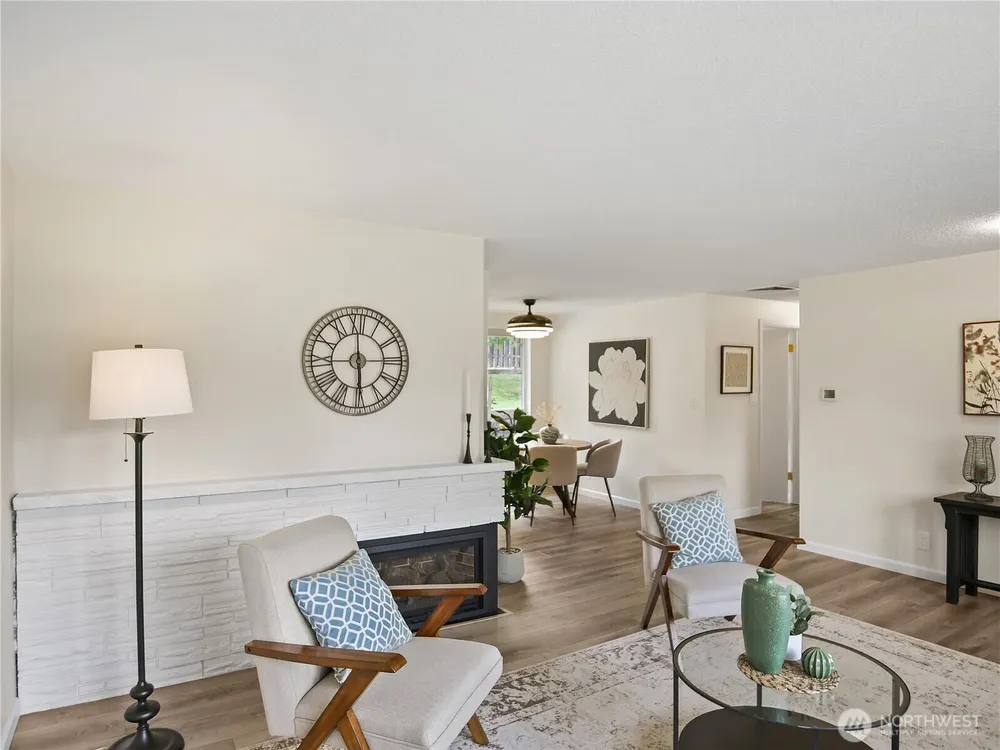 944 165th Ave SE, Bellevue, WA 98008