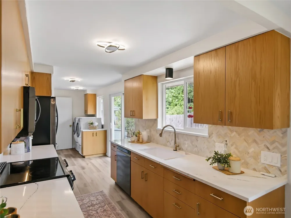 944 165th Ave SE, Bellevue, WA 98008
