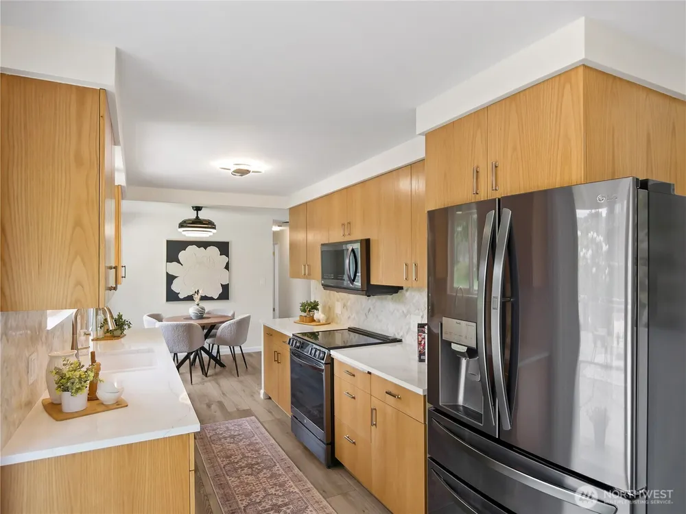 944 165th Ave SE, Bellevue, WA 98008