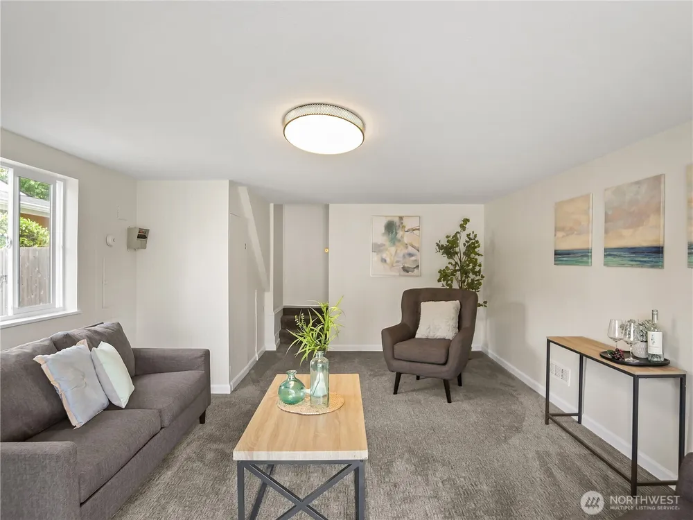 944 165th Ave SE, Bellevue, WA 98008