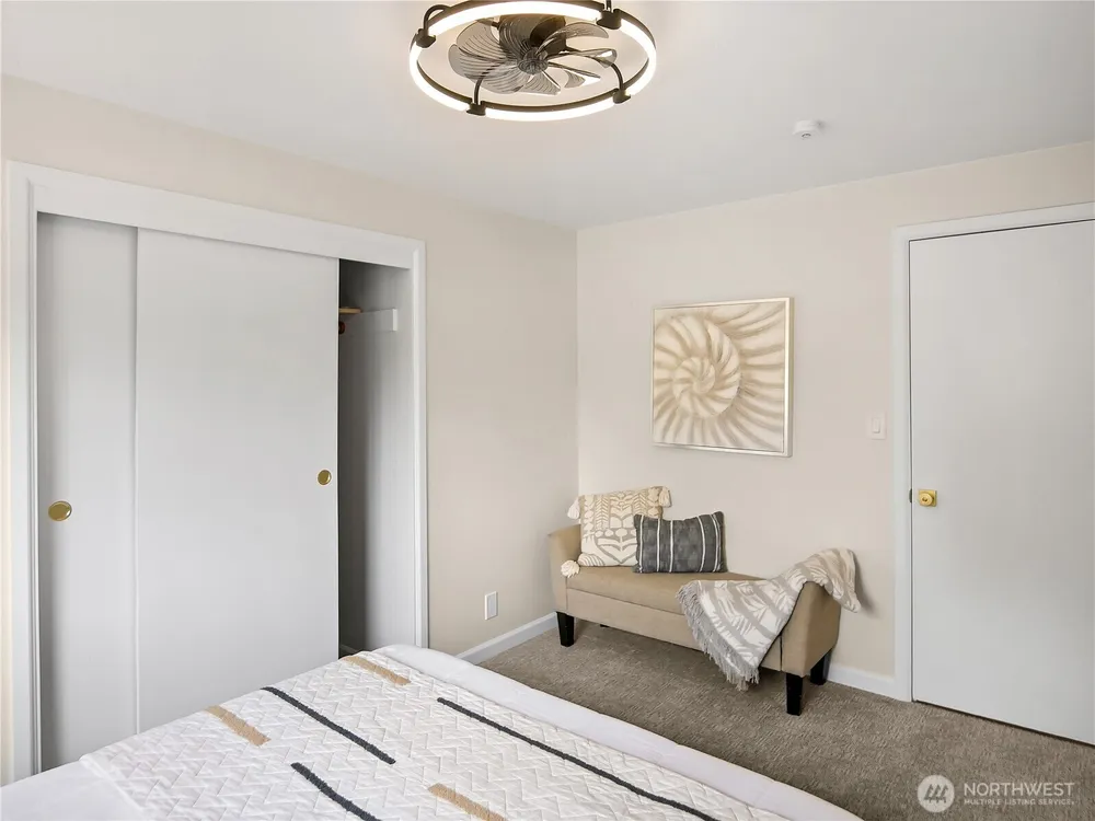 944 165th Ave SE, Bellevue, WA 98008