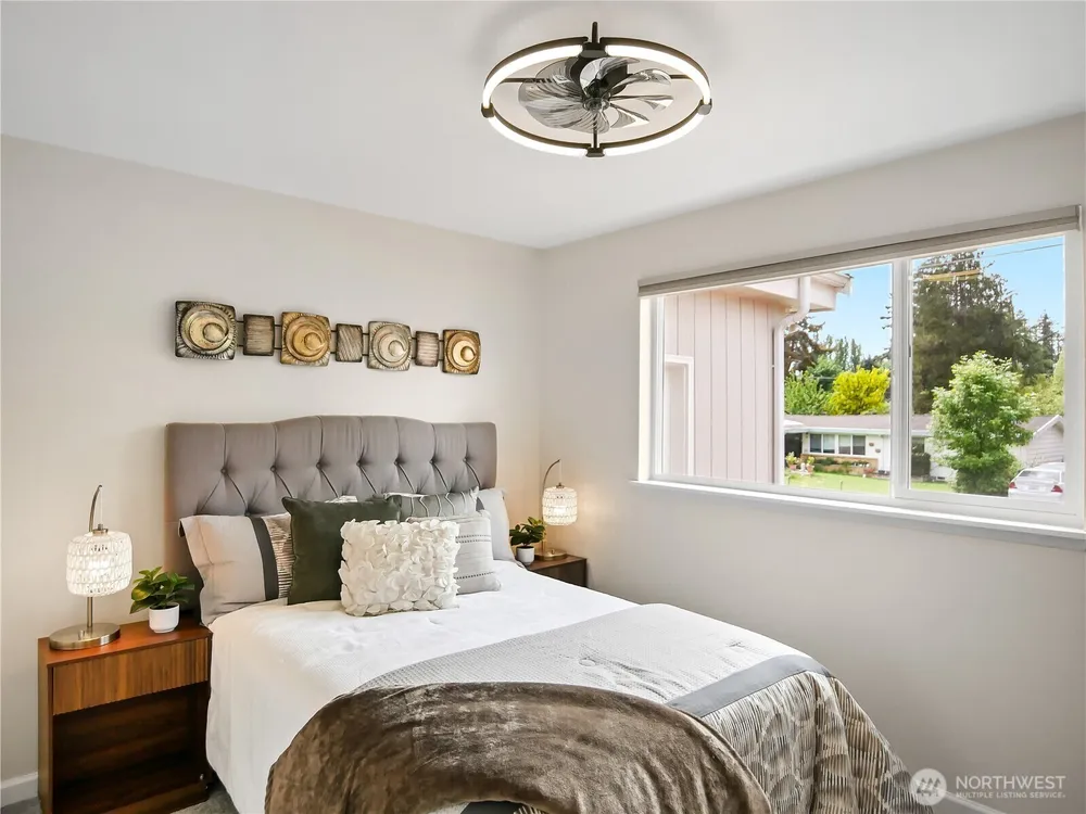 944 165th Ave SE, Bellevue, WA 98008