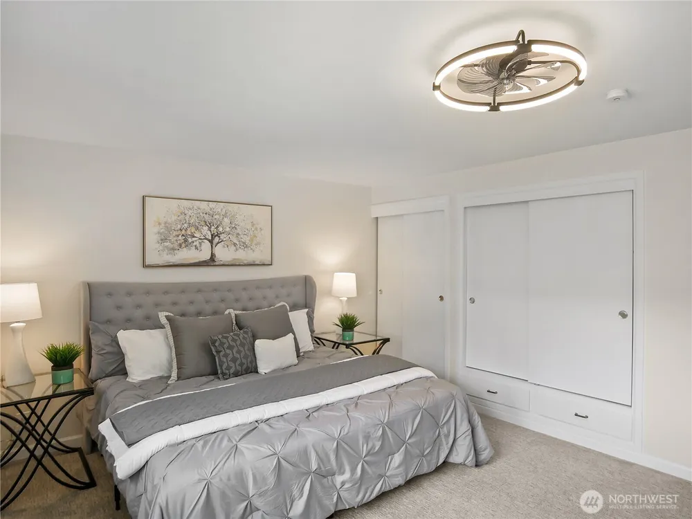944 165th Ave SE, Bellevue, WA 98008