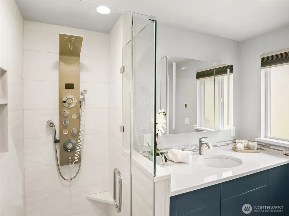 944 165th Ave SE, Bellevue, WA 98008