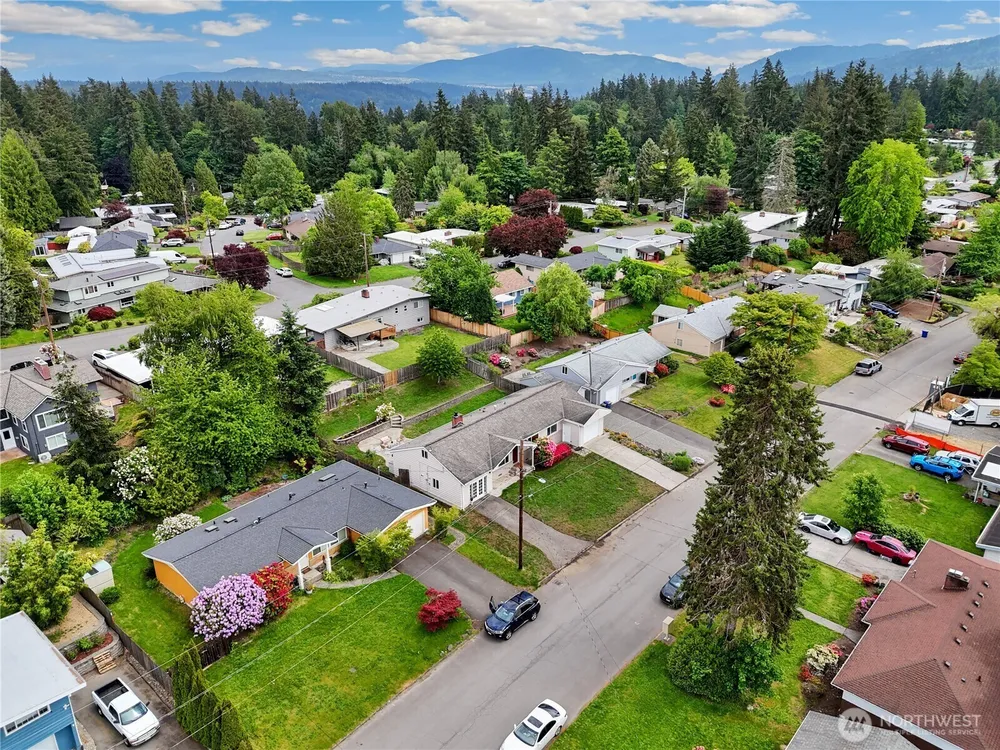 944 165th Ave SE, Bellevue, WA 98008