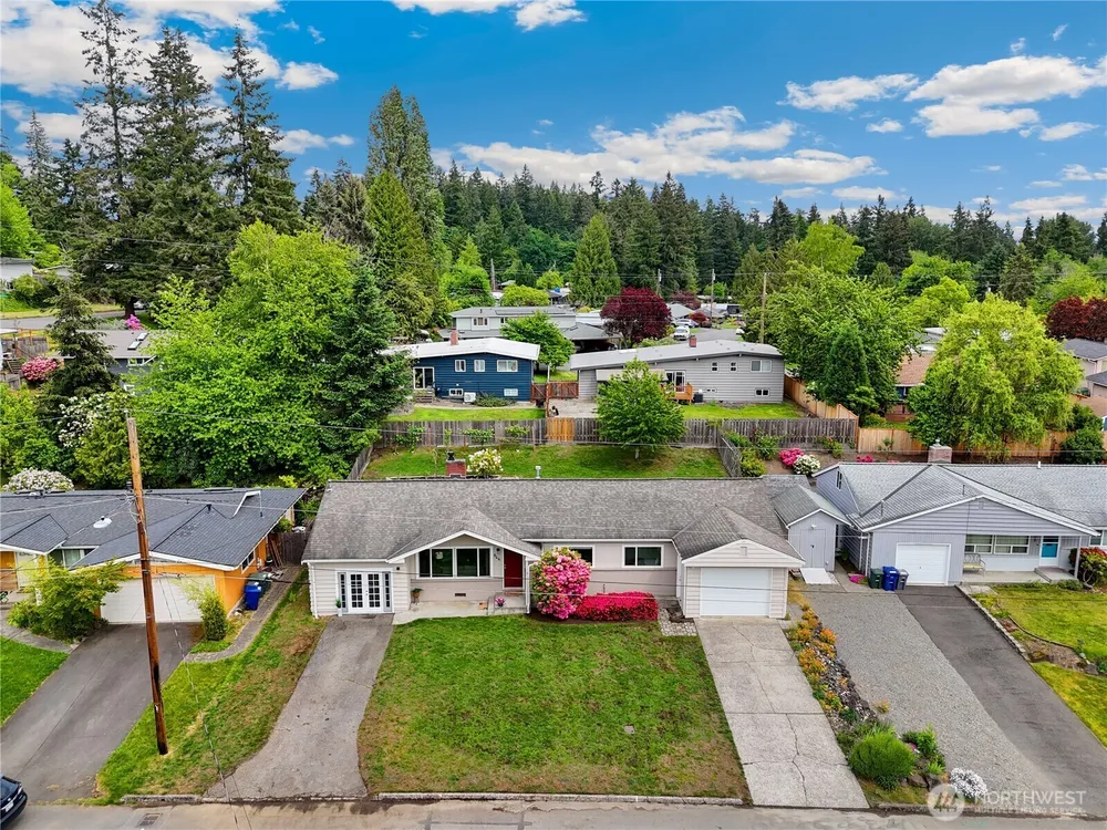 944 165th Ave SE, Bellevue, WA 98008