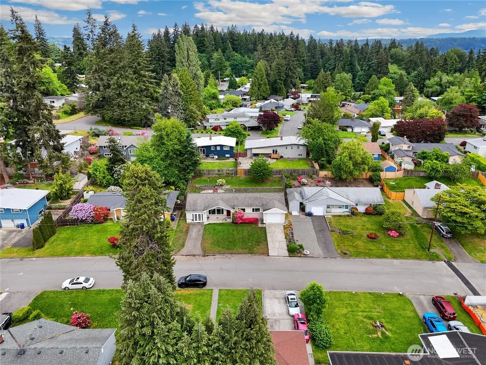 944 165th Ave SE, Bellevue, WA 98008
