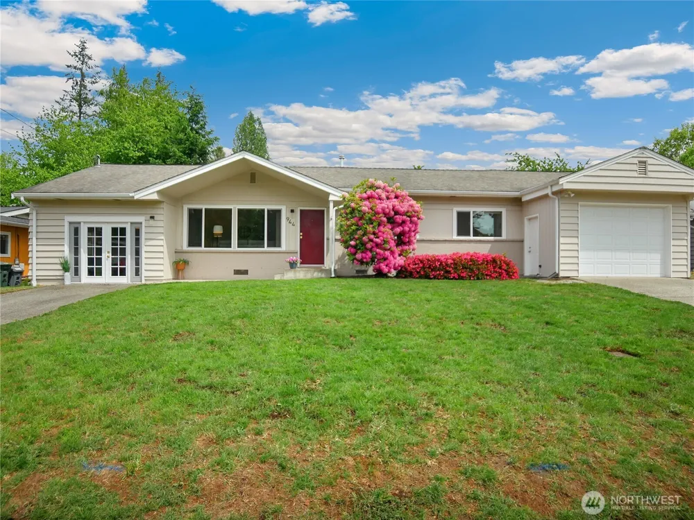944 165th Ave SE, Bellevue, WA 98008