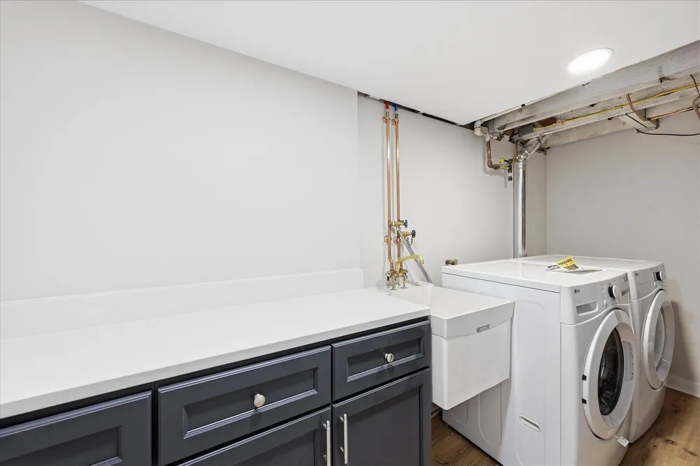 3370 Library Ln, St Louis Park, MN 55426