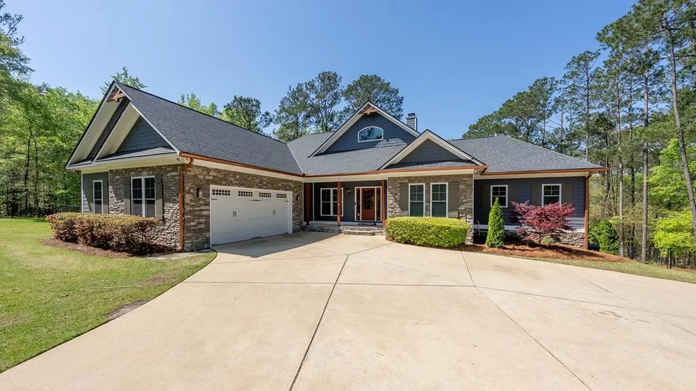 900 Oakcrest Dr, Columbus, GA 31904