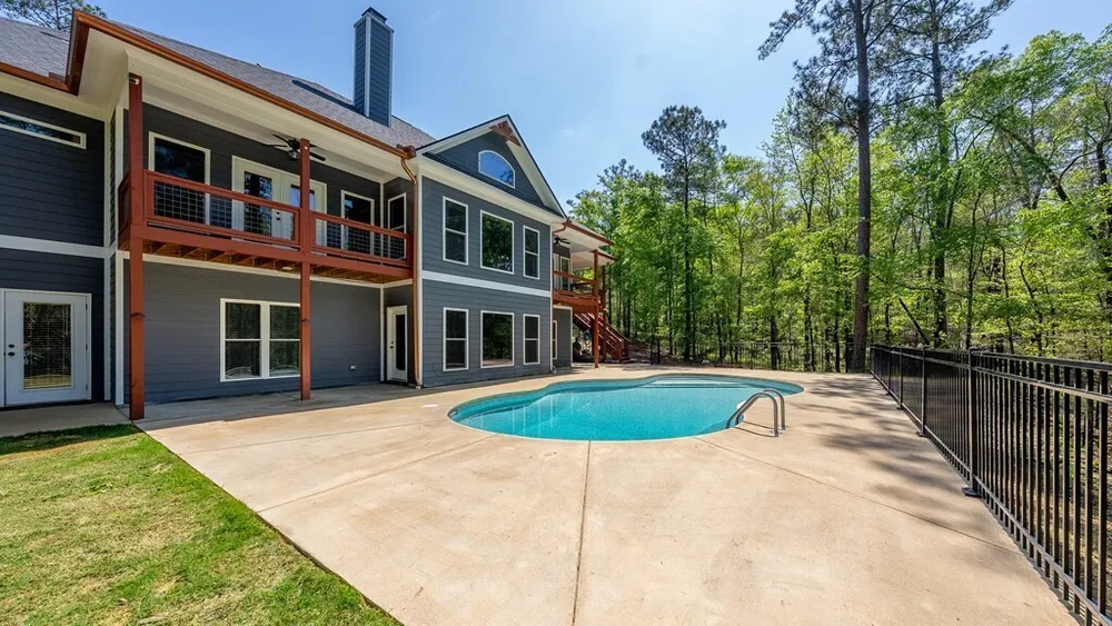 900 Oakcrest Dr, Columbus, GA 31904