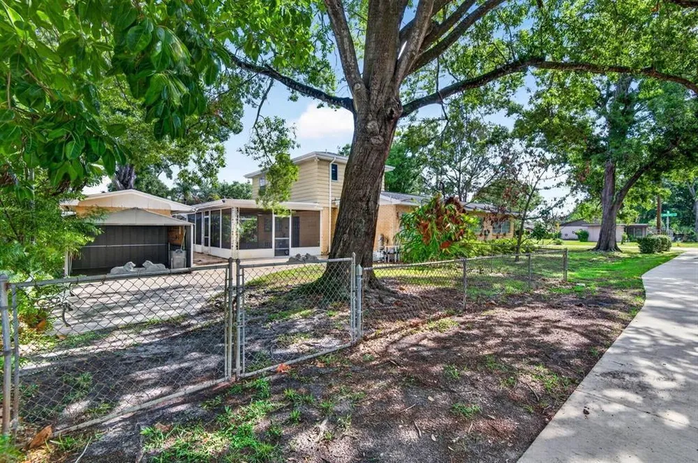 825 W Whatley Pl, Tampa, FL 33604