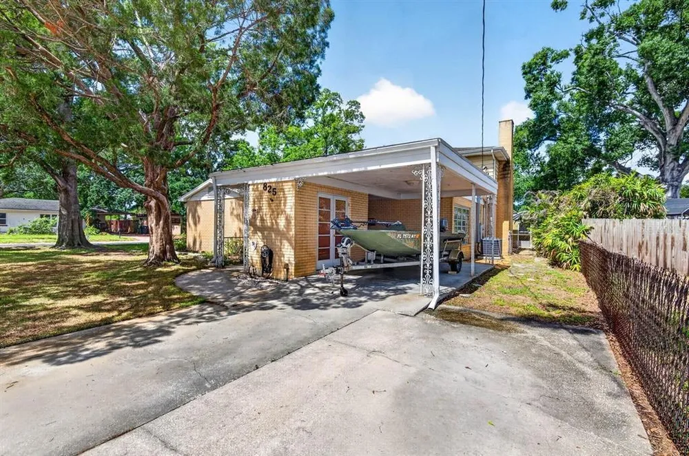 825 W Whatley Pl, Tampa, FL 33604