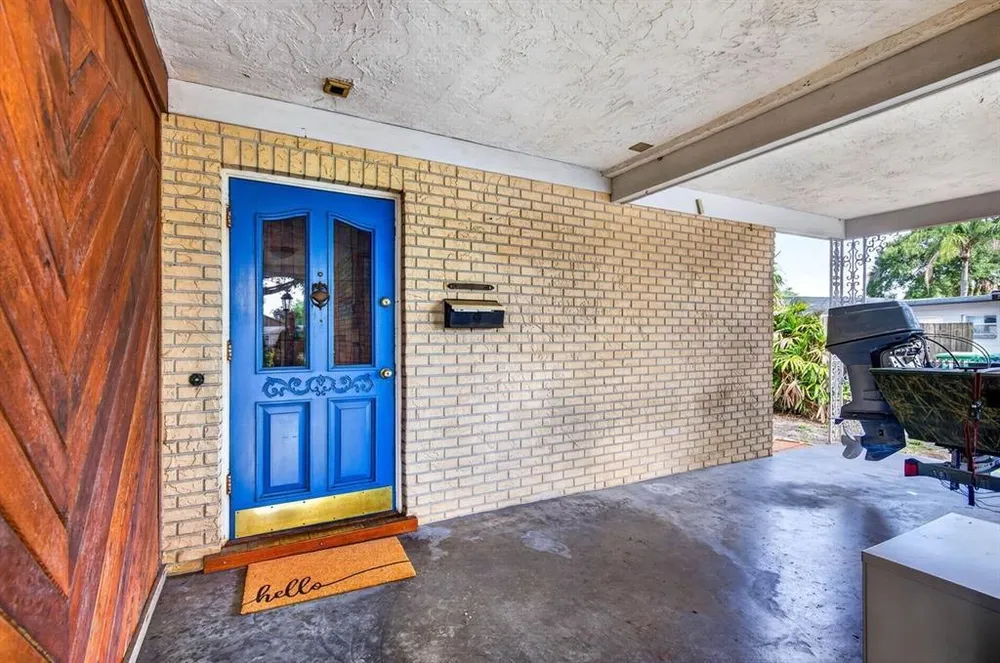 825 W Whatley Pl, Tampa, FL 33604