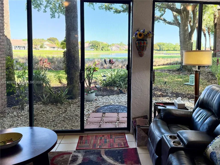 8033 Aberdeen Dr, Boynton Beach, FL 33472