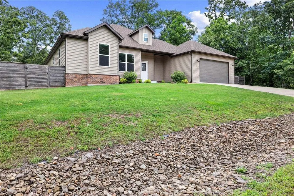 17 Worth Pl, Bella Vista, AR 72715