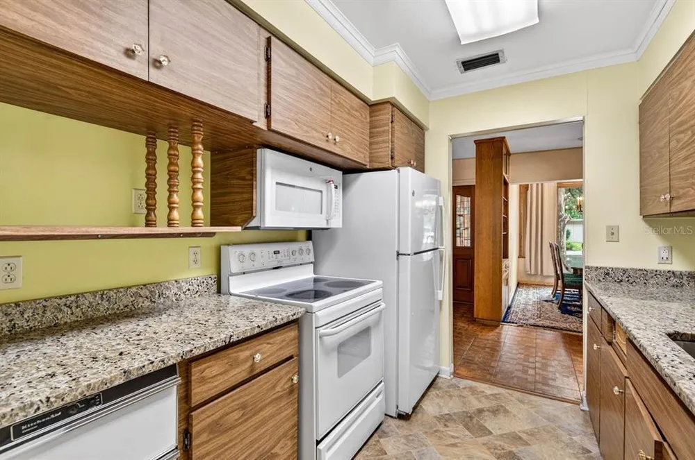 825 W Whatley Pl, Tampa, FL 33604