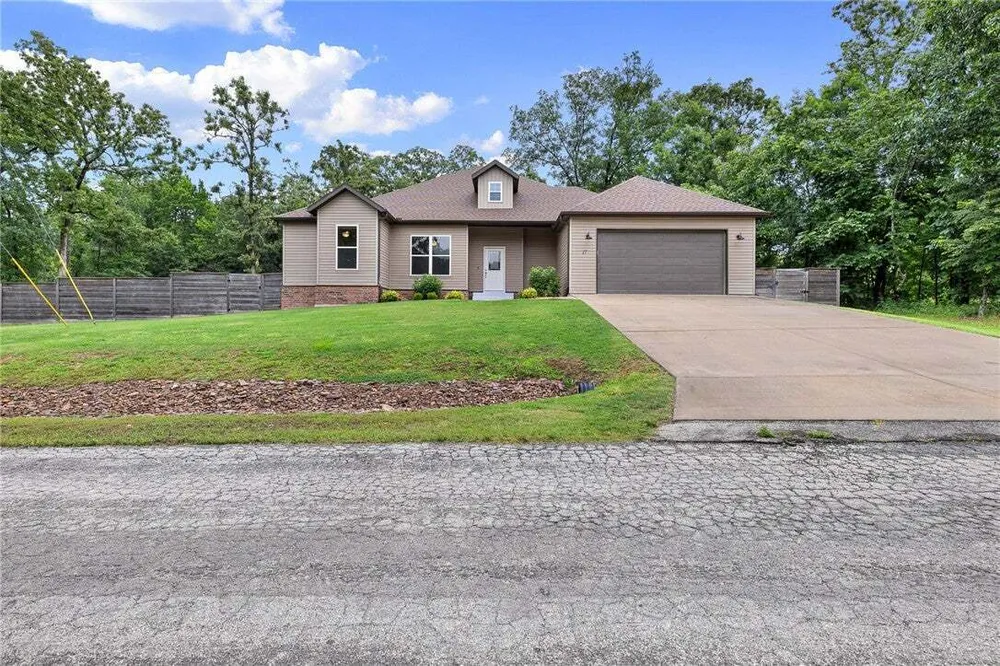 17 Worth Pl, Bella Vista, AR 72715