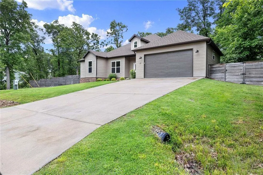 17 Worth Pl, Bella Vista, AR 72715