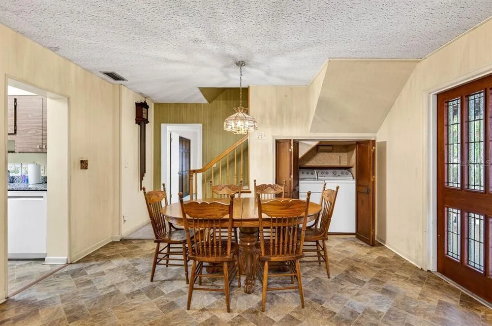825 W Whatley Pl, Tampa, FL 33604