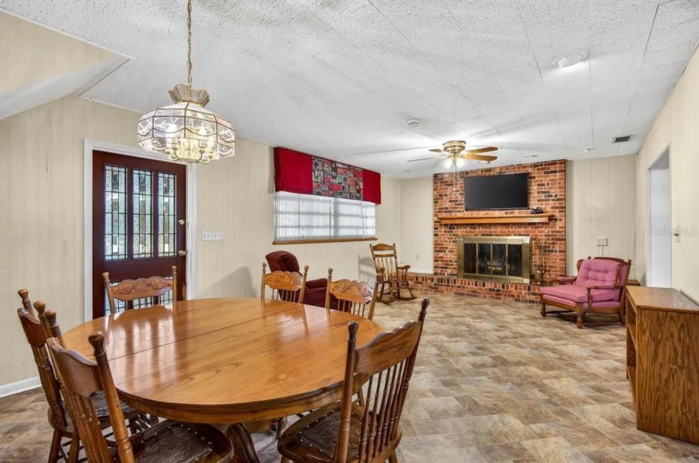 825 W Whatley Pl, Tampa, FL 33604