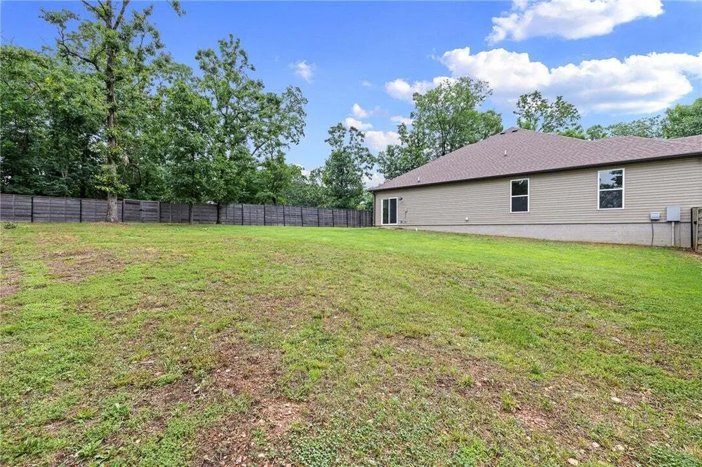 17 Worth Pl, Bella Vista, AR 72715