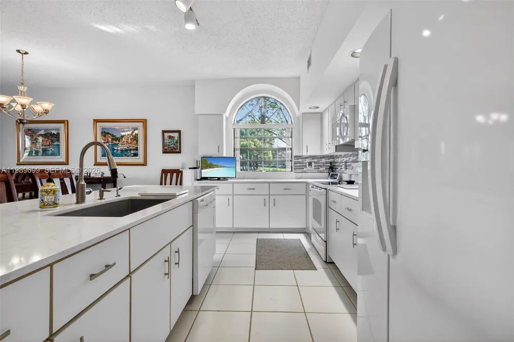 8033 Aberdeen Dr, Boynton Beach, FL 33472