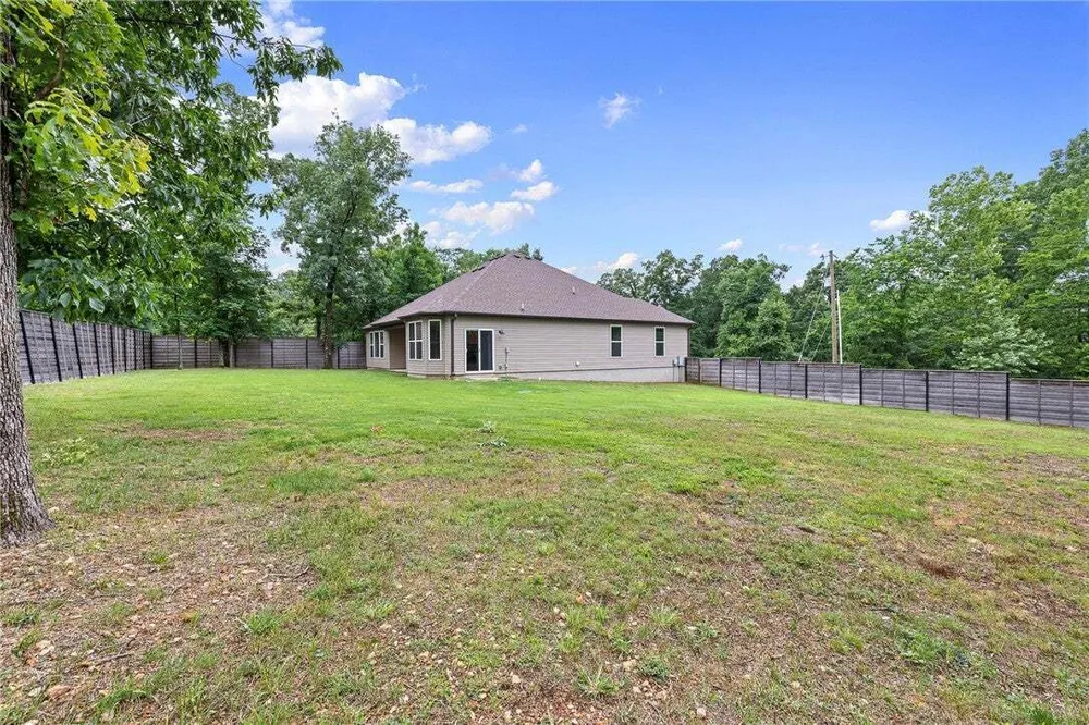 17 Worth Pl, Bella Vista, AR 72715