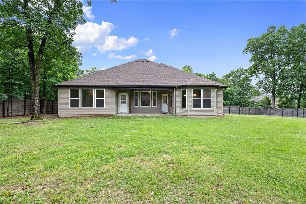 17 Worth Pl, Bella Vista, AR 72715