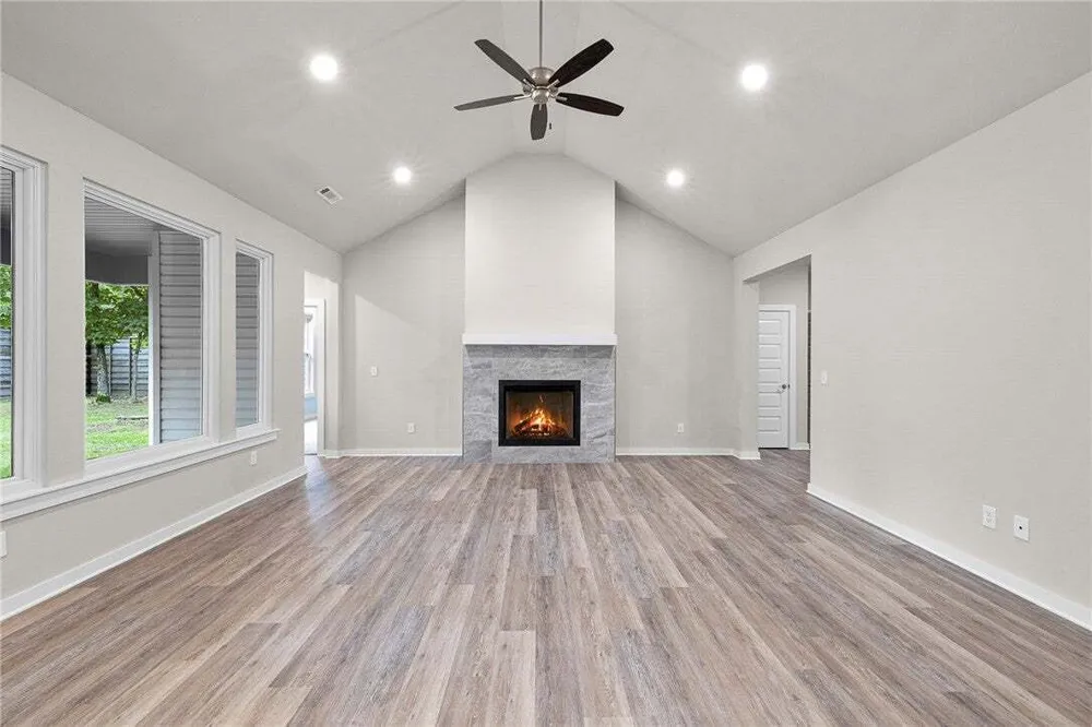17 Worth Pl, Bella Vista, AR 72715