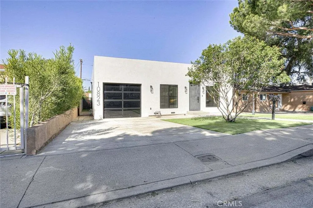 10823 Parr Ave, Sunland, CA 91040